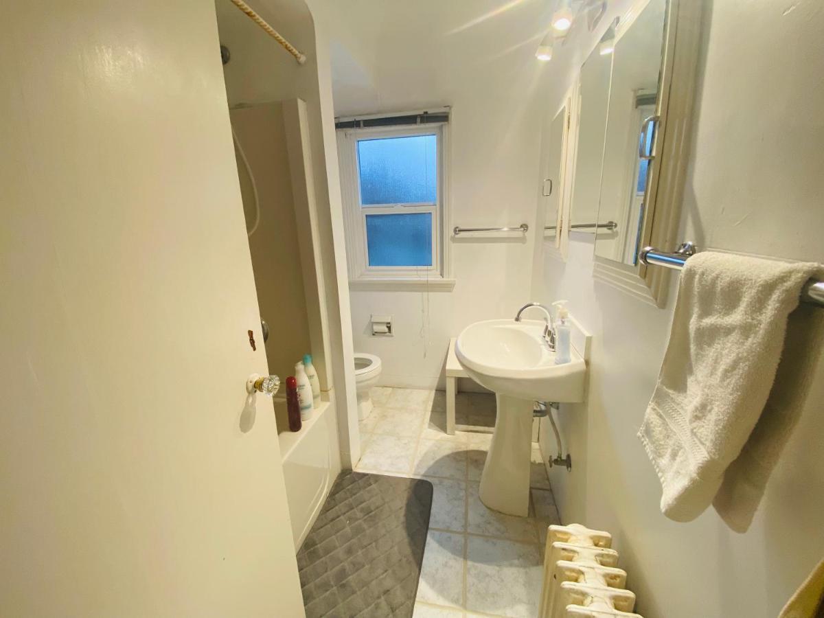Artistic Apartment Near Downtown Victoria Kültér fotó