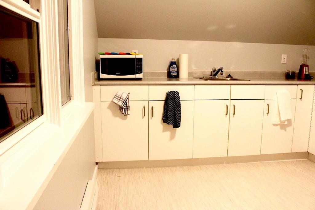 Artistic Apartment Near Downtown Victoria Kültér fotó